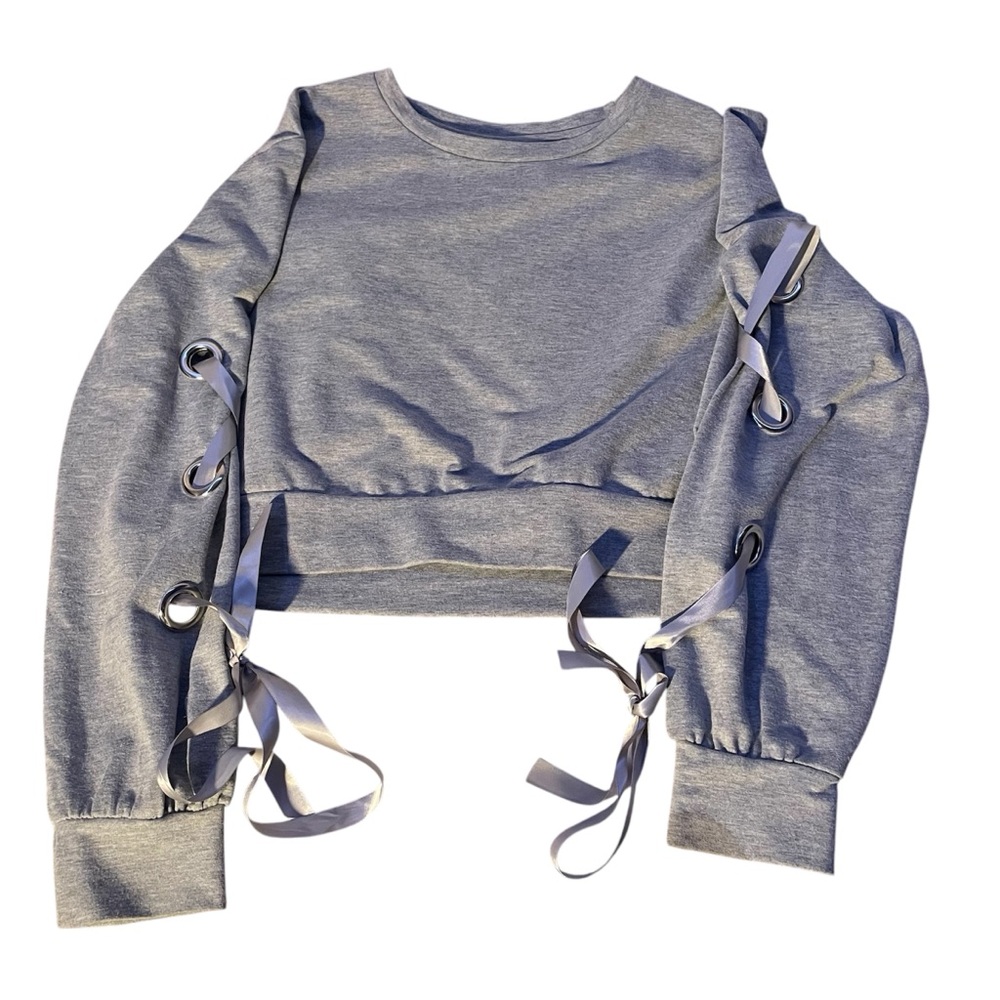 Grey cropped sweatshirt with tie sleeves to make bows cute and simple